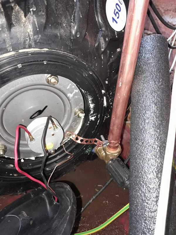 Close-up of geyser electrical and copper connection work during a Randburg geyser repair.
